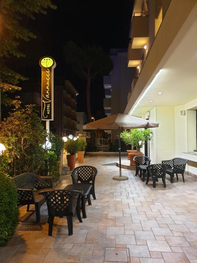 Hotel Vannucci ريميني المظهر الخارجي الصورة