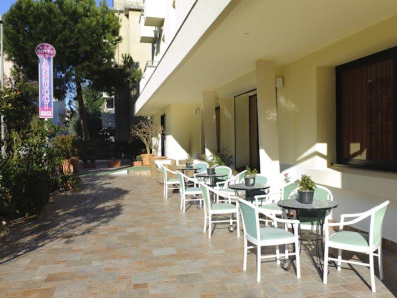 Hotel Vannucci ريميني المظهر الخارجي الصورة