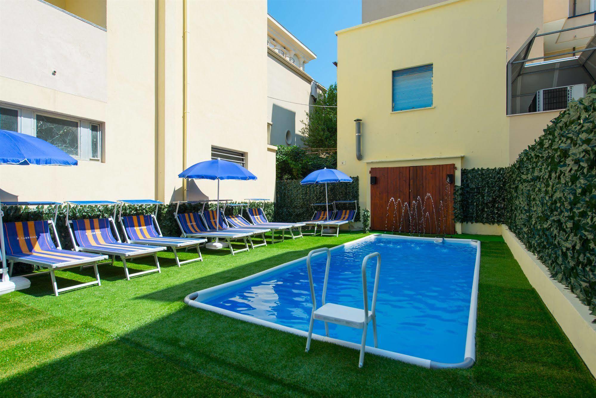 Hotel Vannucci ريميني المظهر الخارجي الصورة